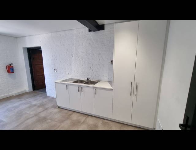 347M² OFFICE FOR SALE IN WOODSTOCK
